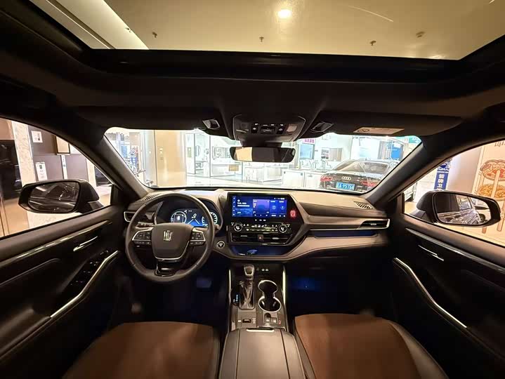 Фото 8 - Toyota Crown Kluger