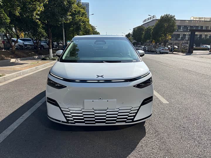 Фото 2 - XPeng X9
