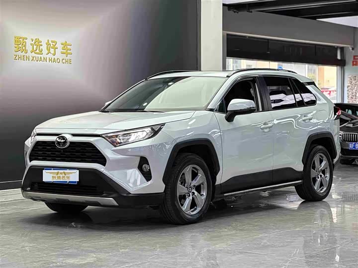 Фото 1 - Toyota RAV4