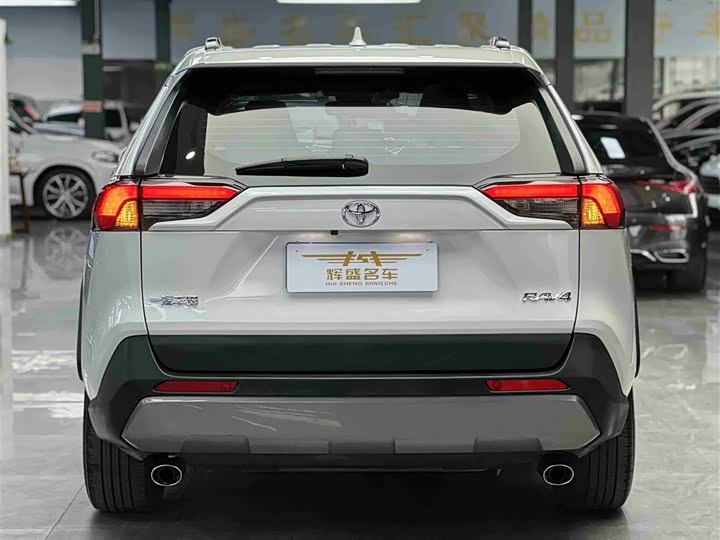 Фото 3 - Toyota RAV4