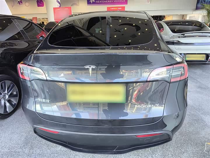 Фото 6 - Tesla Model Y