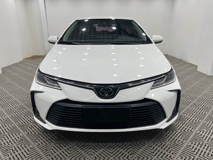 Фото 2 - Toyota Corolla