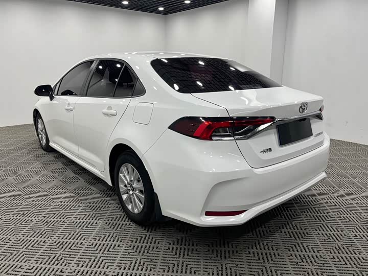 Фото 7 - Toyota Corolla