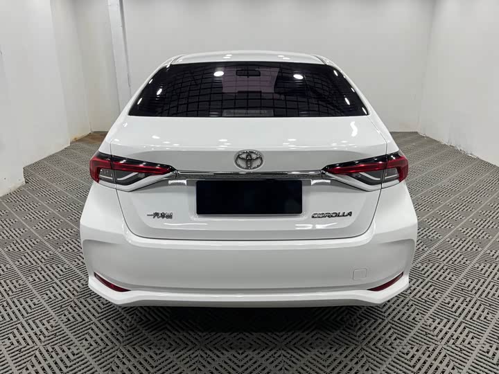 Фото 8 - Toyota Corolla