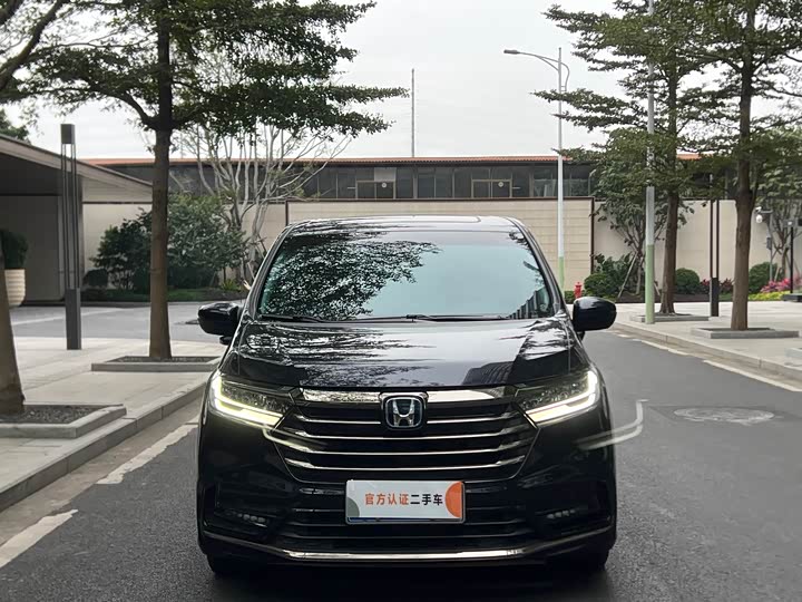 Фото 2 - Honda Odyssey