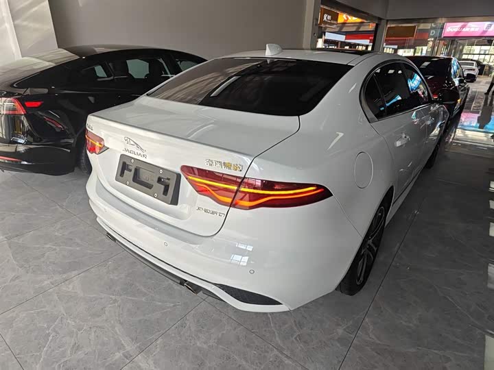 Фото 7 - Jaguar XE L