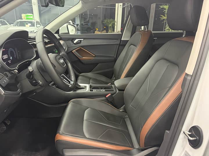 Фото 8 - Audi Q3