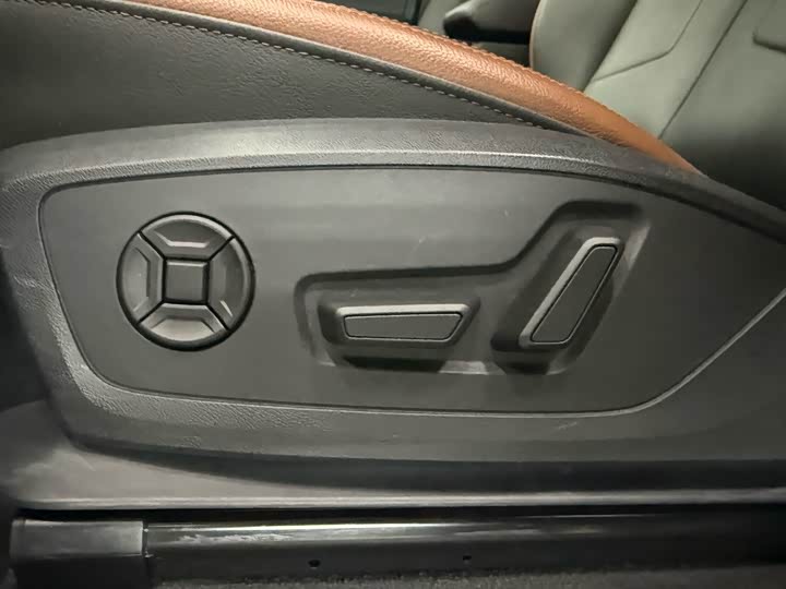 Фото 9 - Audi Q3