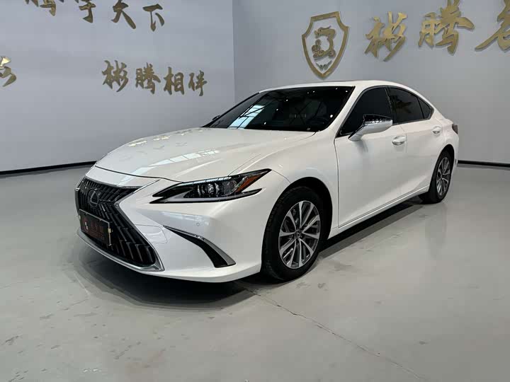 Фото 5 - Lexus ES