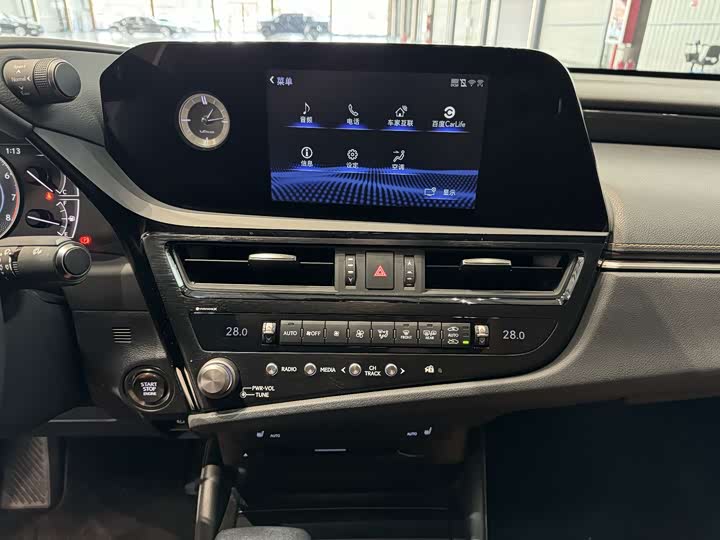 Фото 8 - Lexus ES