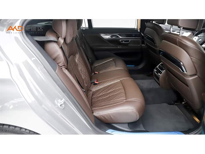 Фото 8 - BMW 7 Series