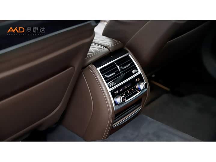 Фото 9 - BMW 7 Series