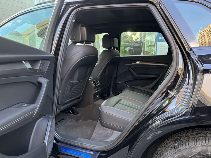 Фото 6 - Audi Q5L