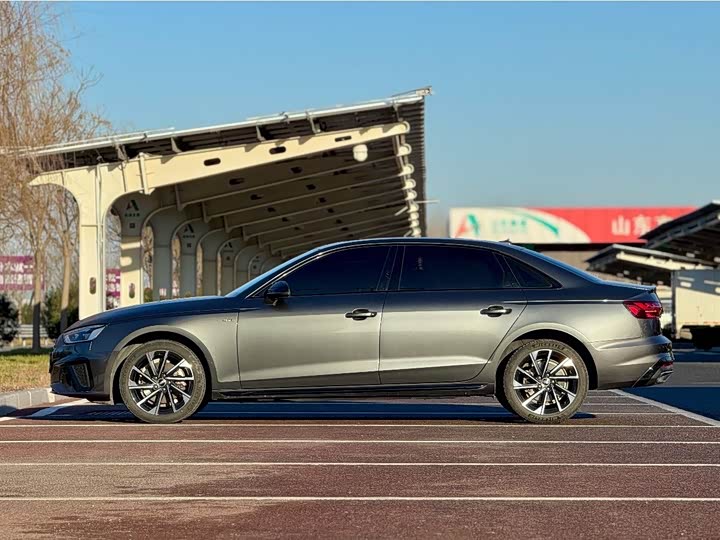 Фото 4 - Audi A4L