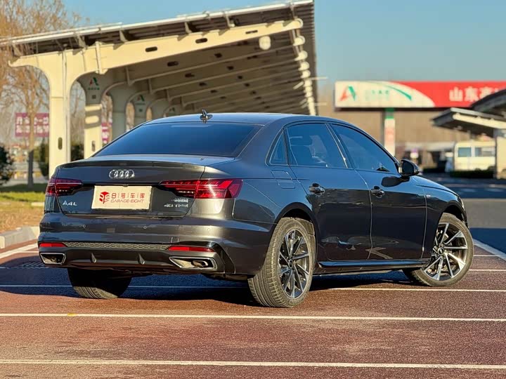 Фото 8 - Audi A4L