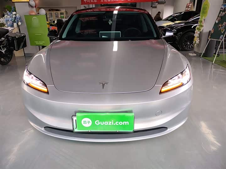 Фото 3 - Tesla Model 3