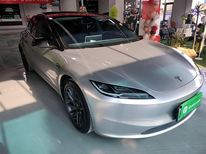 Фото 4 - Tesla Model 3