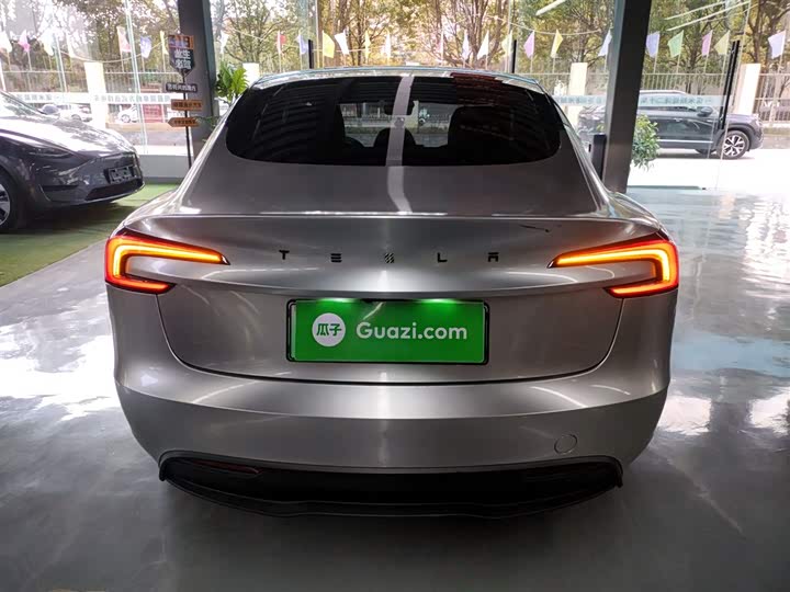 Фото 6 - Tesla Model 3