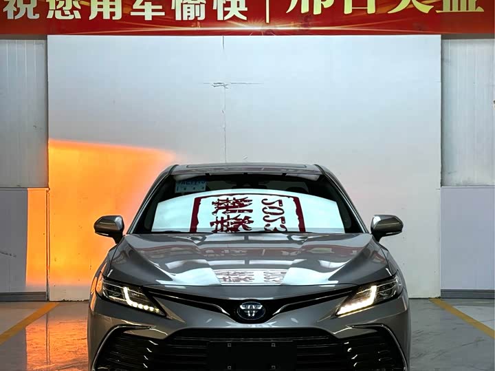 Фото 2 - Toyota Camry