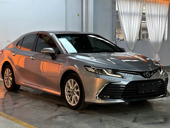 Фото 3 - Toyota Camry