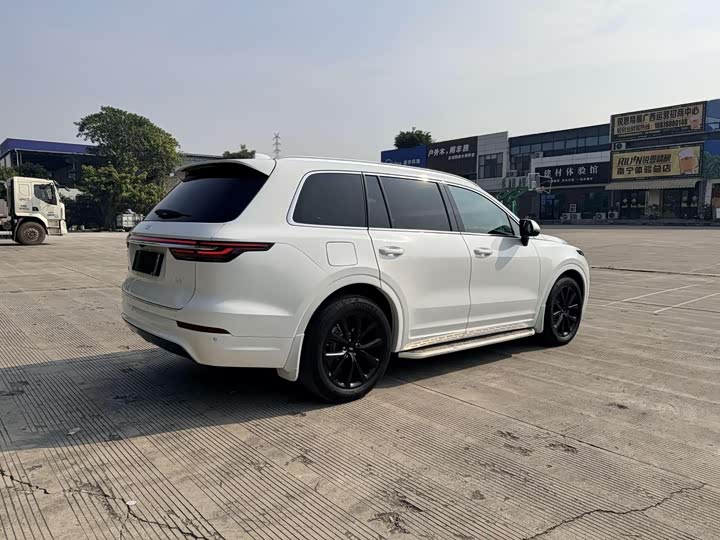 Фото 6 - LiXiang One