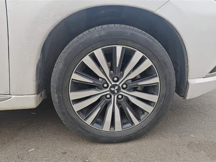 Фото 6 - Mitsubishi Outlander