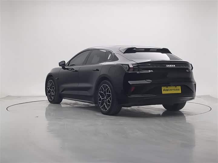 Фото 6 - Zeekr 001
