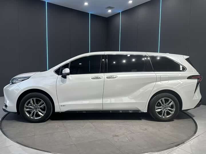 Фото 5 - Toyota Sienna