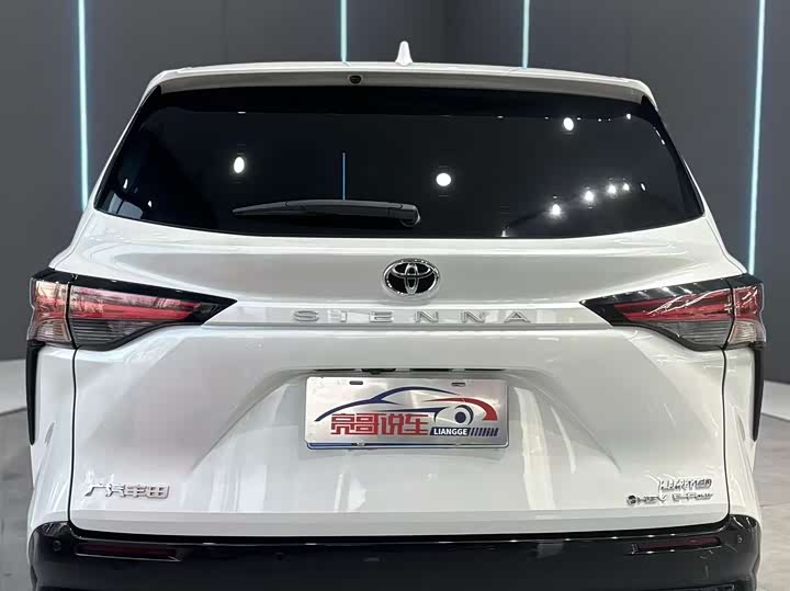 Фото 7 - Toyota Sienna