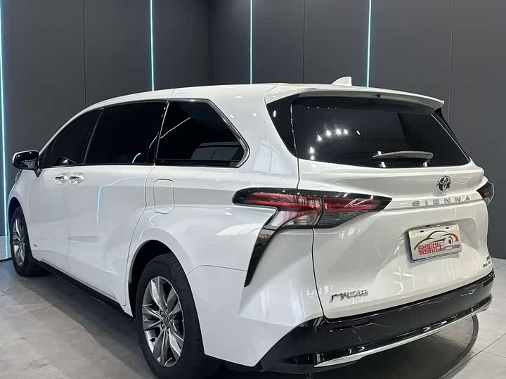Фото 8 - Toyota Sienna