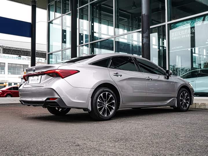 Фото 6 - Toyota Avalon