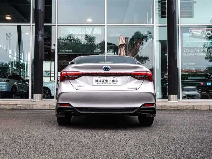 Фото 7 - Toyota Avalon