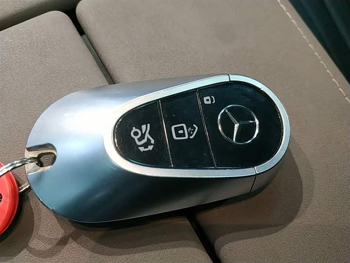 Фото 9 - Mercedes-Benz EQS