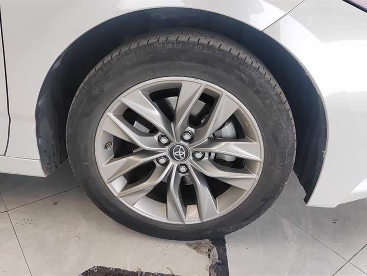 Фото 6 - Toyota Avalon