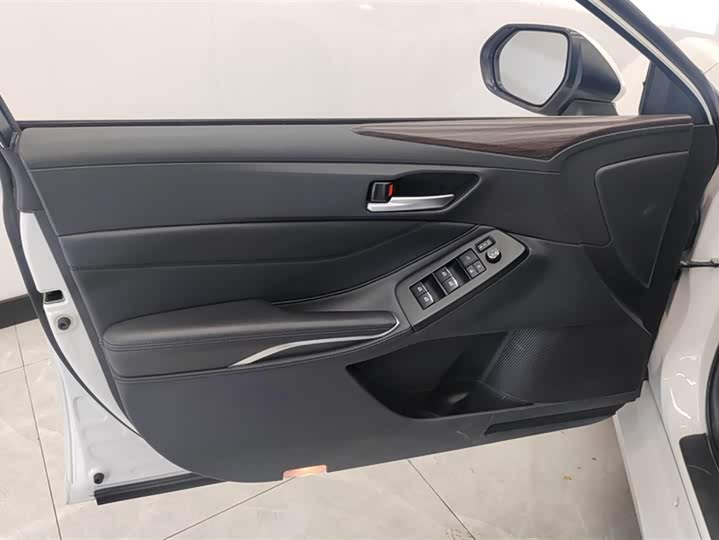 Фото 7 - Toyota Avalon