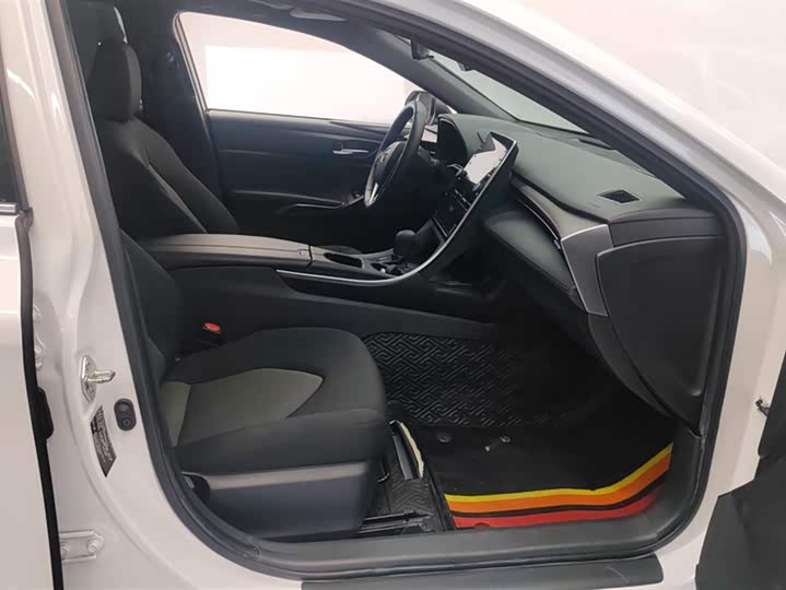 Фото 8 - Toyota Avalon