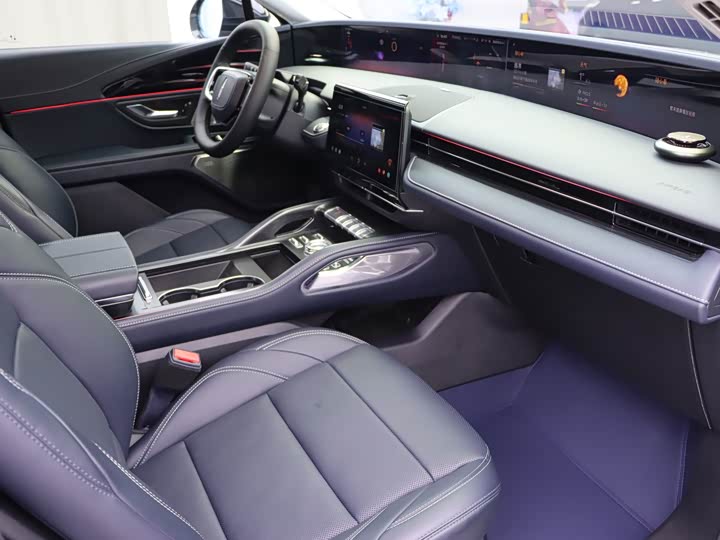 Фото 8 - Lincoln Nautilus