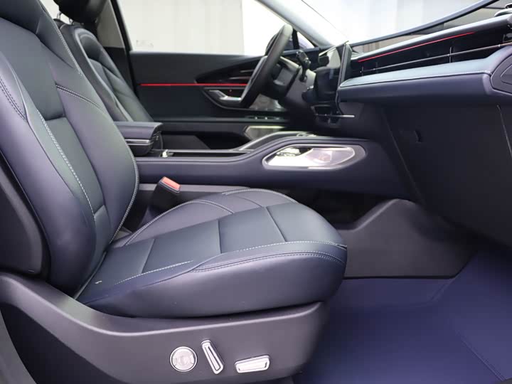 Фото 9 - Lincoln Nautilus