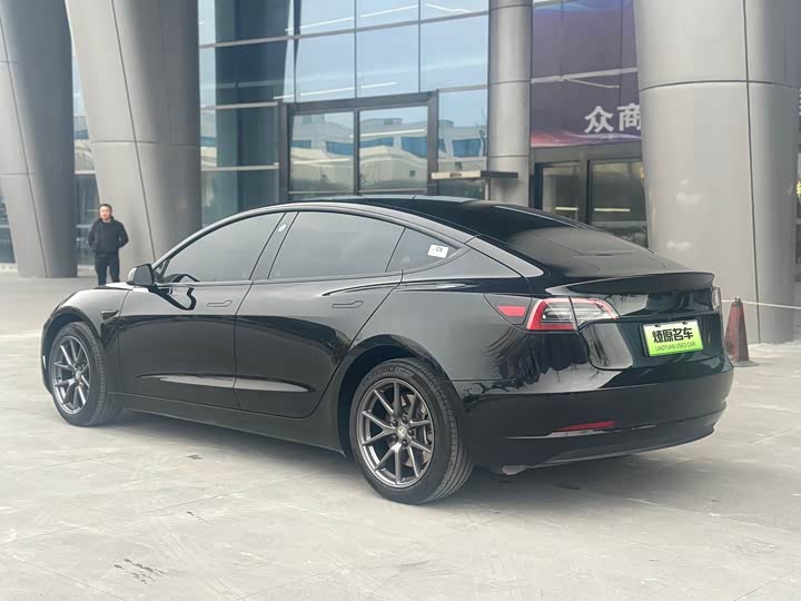 Фото 5 - Tesla Model 3