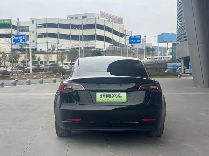 Фото 6 - Tesla Model 3