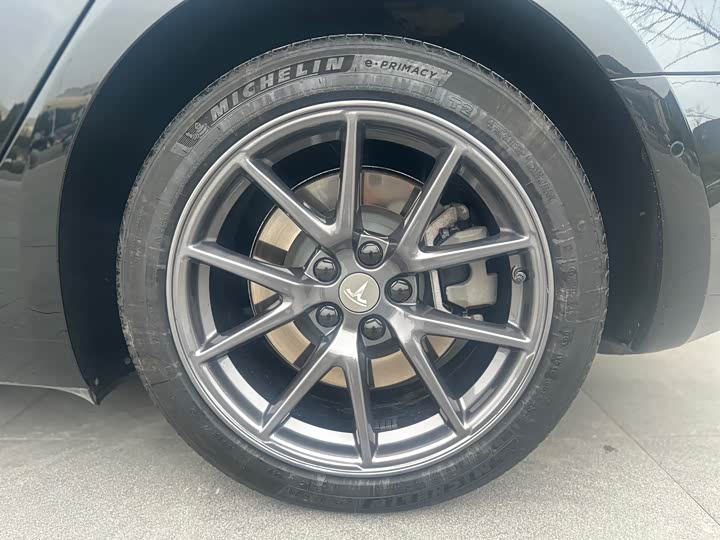 Фото 8 - Tesla Model 3