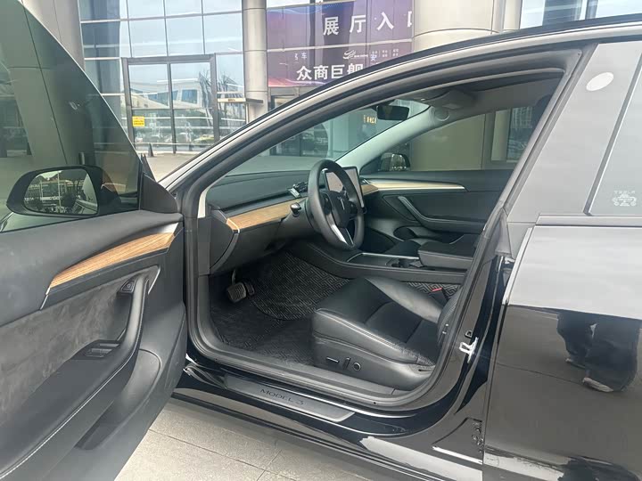 Фото 9 - Tesla Model 3