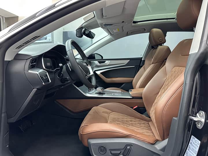 Фото 8 - Audi A7L