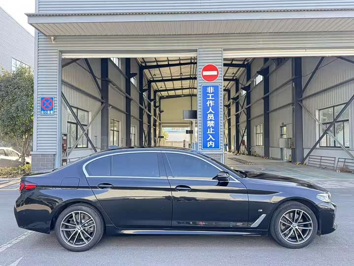 Фото 3 - BMW 5 Series