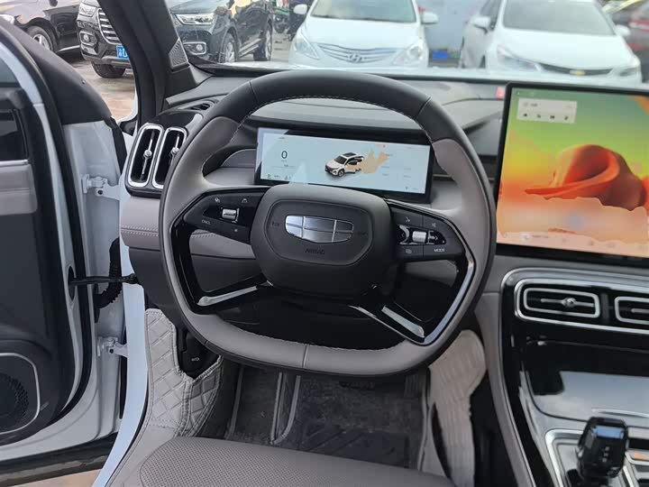 Фото 3 - Geely Atlas L