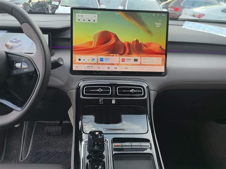 Фото 6 - Geely Atlas L