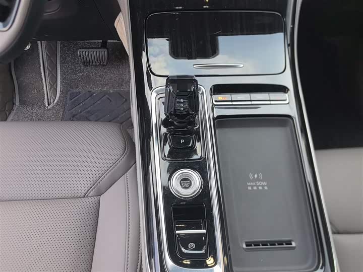 Фото 7 - Geely Atlas L