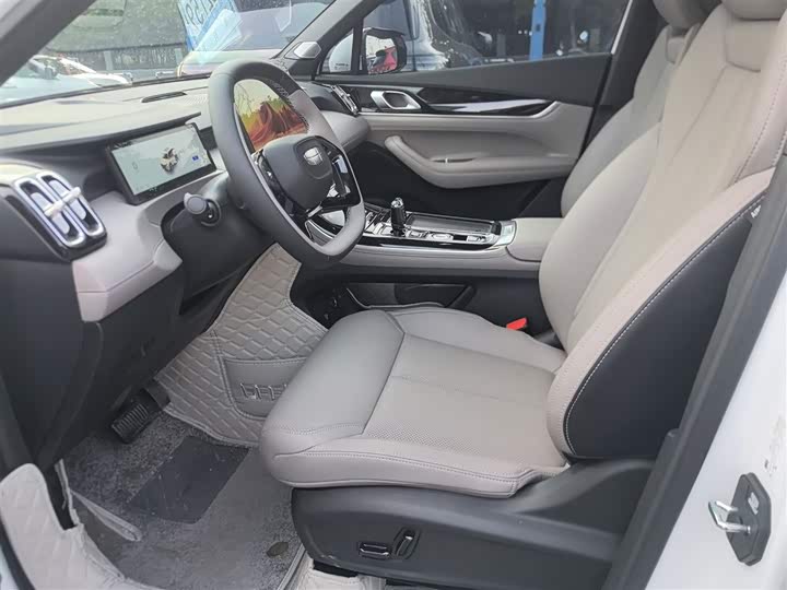 Фото 8 - Geely Atlas L