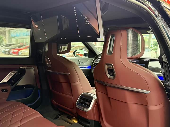 Фото 4 - BMW 7 Series