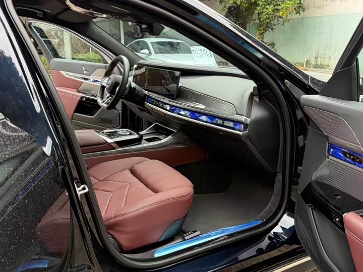 Фото 6 - BMW 7 Series